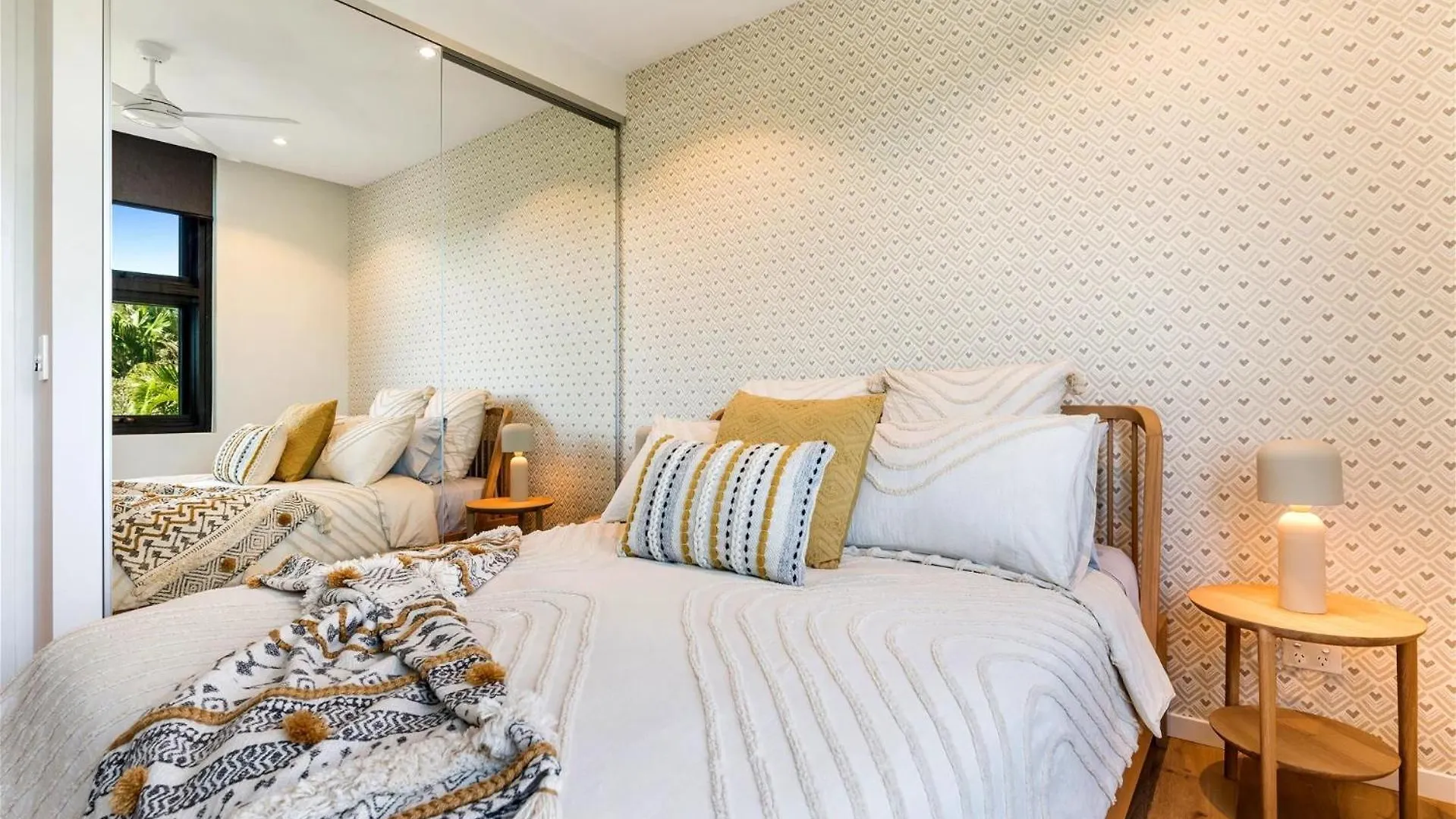 בית נופש קולום ביץ' Absolute Beachfront Luxury Apartment