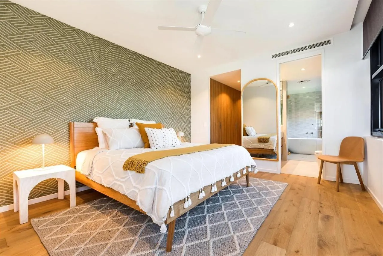Vakantiehuis Absolute Beachfront Luxury Apartment Coolum Beach